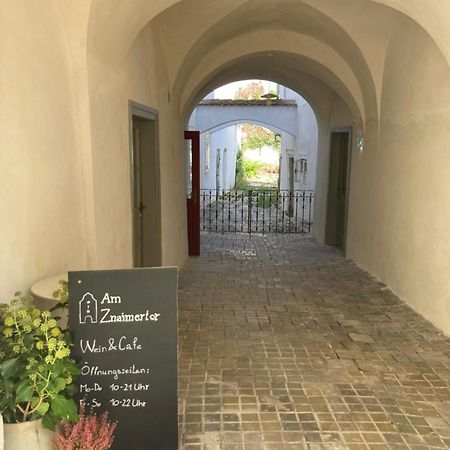 Am Znaimertor Retz Exterior foto